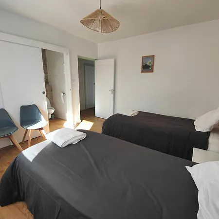 Hostel Amaren Bidea A Aroue, Chez Simone Et Manu, Parfaitement Sur Le Gr65
