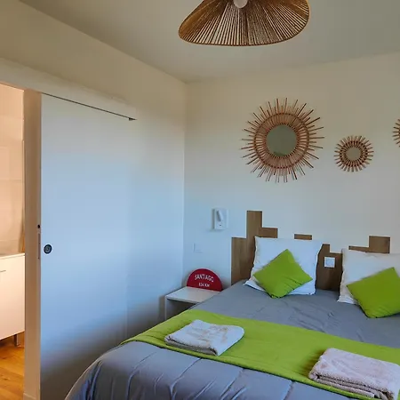 Amaren Bidea A Aroue, Chez Simone Et Manu, Parfaitement Sur Le Gr65 Hostel