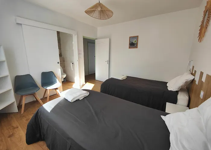 Hostel Amaren Bidea A Aroue, Chez Simone Et Manu, Parfaitement Sur Le Gr65