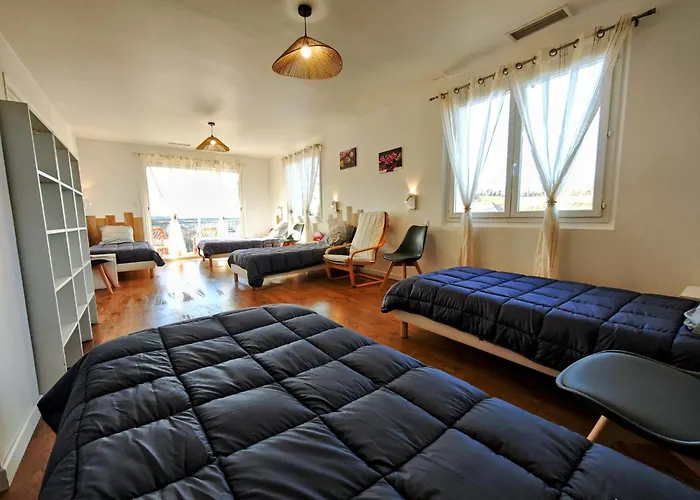 Hostel Amaren Bidea A Aroue, Chez Simone Et Manu, Parfaitement Sur Le Gr65
