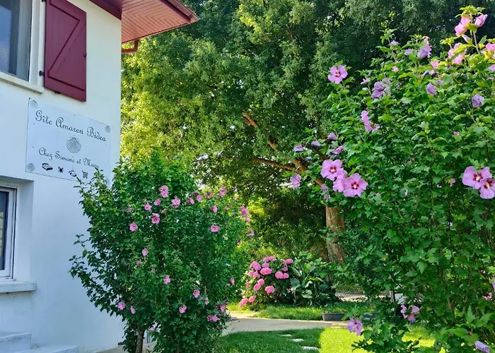 Amaren Bidea A Aroue, Chez Simone Et Manu, Parfaitement Sur Le Gr65 Hostel
