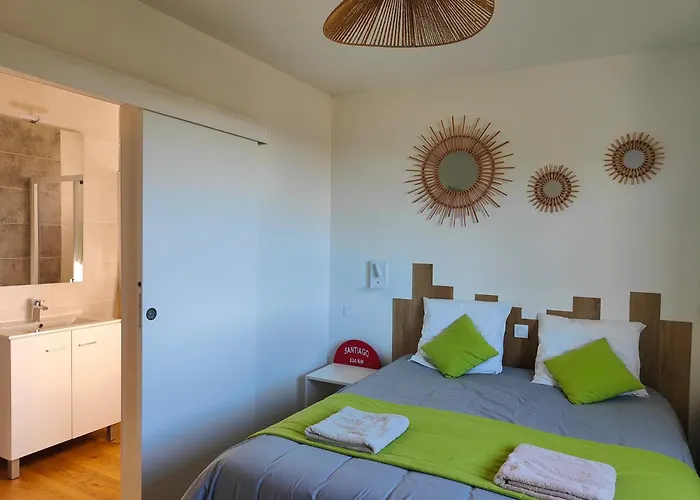Amaren Bidea A Aroue, Chez Simone Et Manu, Parfaitement Sur Le Gr65 Hostel
